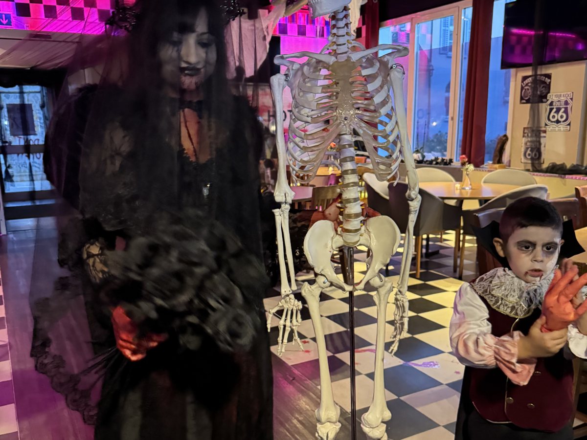 Die Deko steht Tage vorher – Halloween im Hopp, Au SG